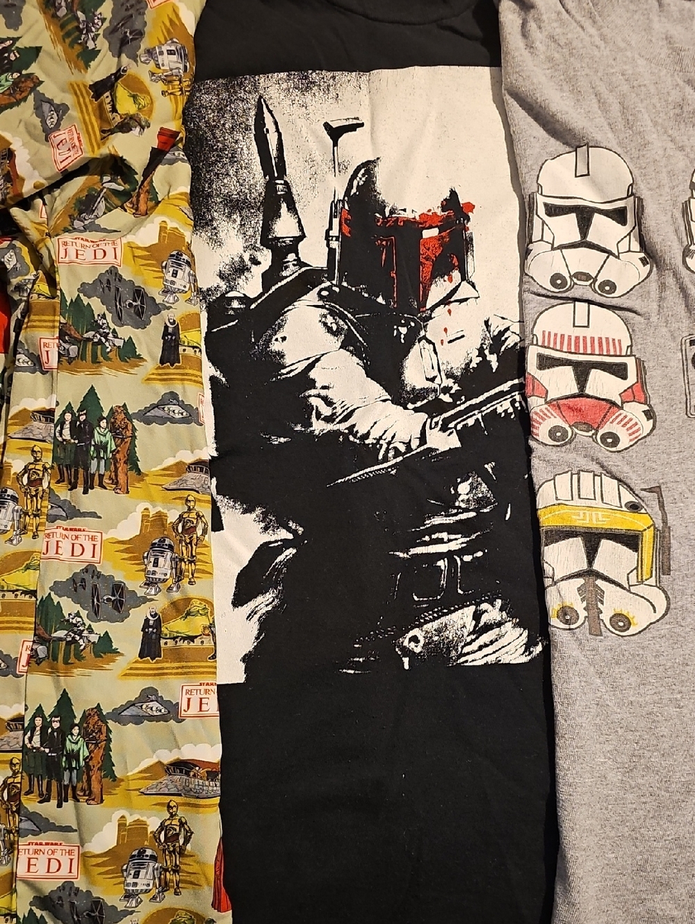 Lot of 3 STAR WARS shirts. Xs and small.